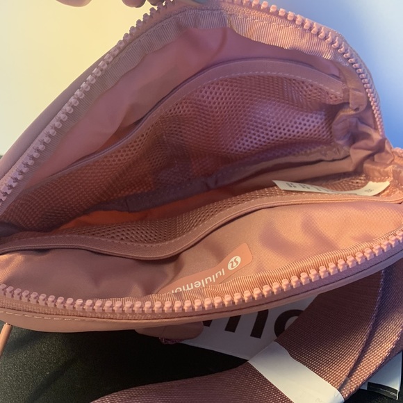 NWT LULULEMON EVERYWHERE BELT BAG PINK PASTEL - Picture 4 of 4